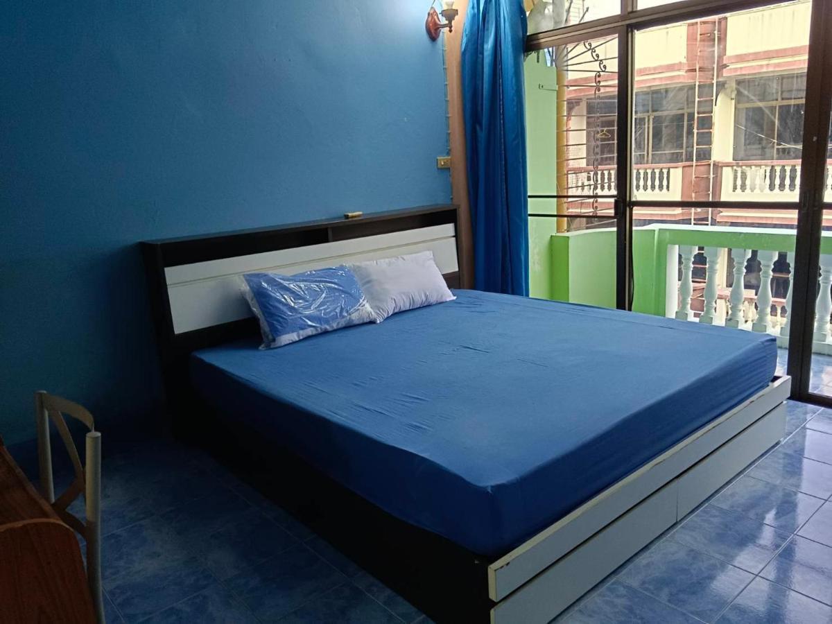Yuri Guesthouse Jomtien Beach Exterior photo